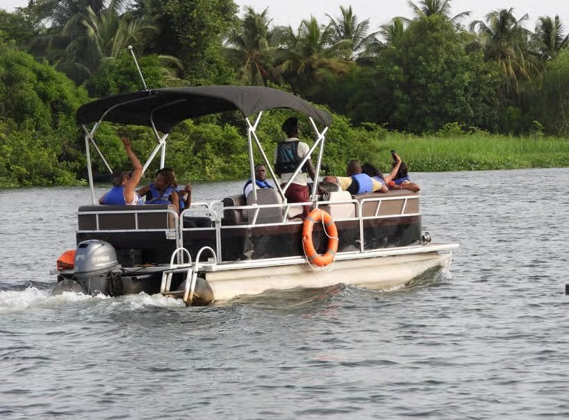 π AKOSOMBO LAKESIDE ESCAPE photo 16
